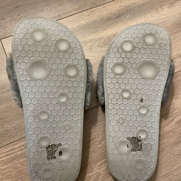 Fenty slippers size 8.5 - Picture 3 of 5